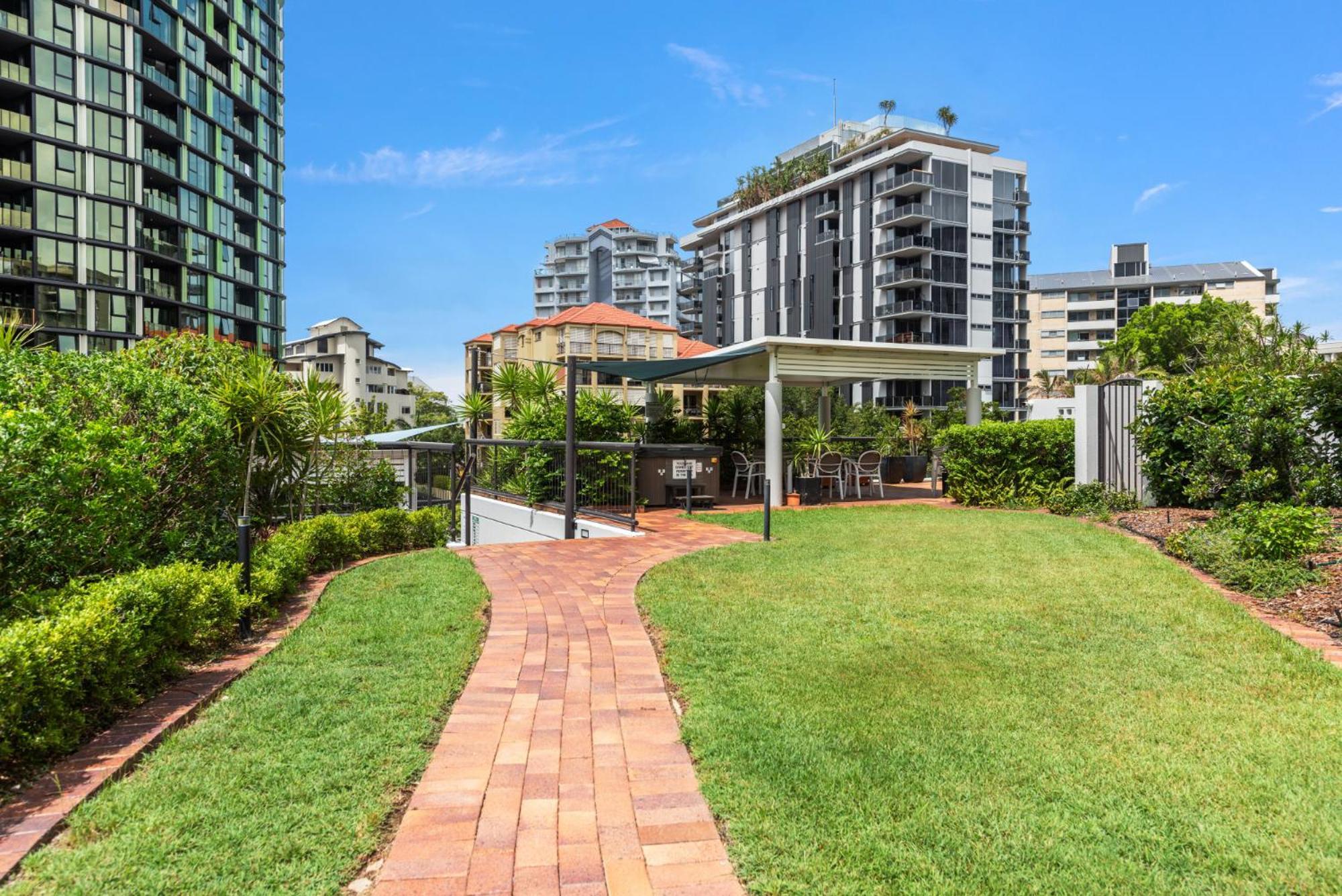 ブリスベンLavish 3-Bed With Wraparound Balcony And Poolアパートメント エクステリア 写真
