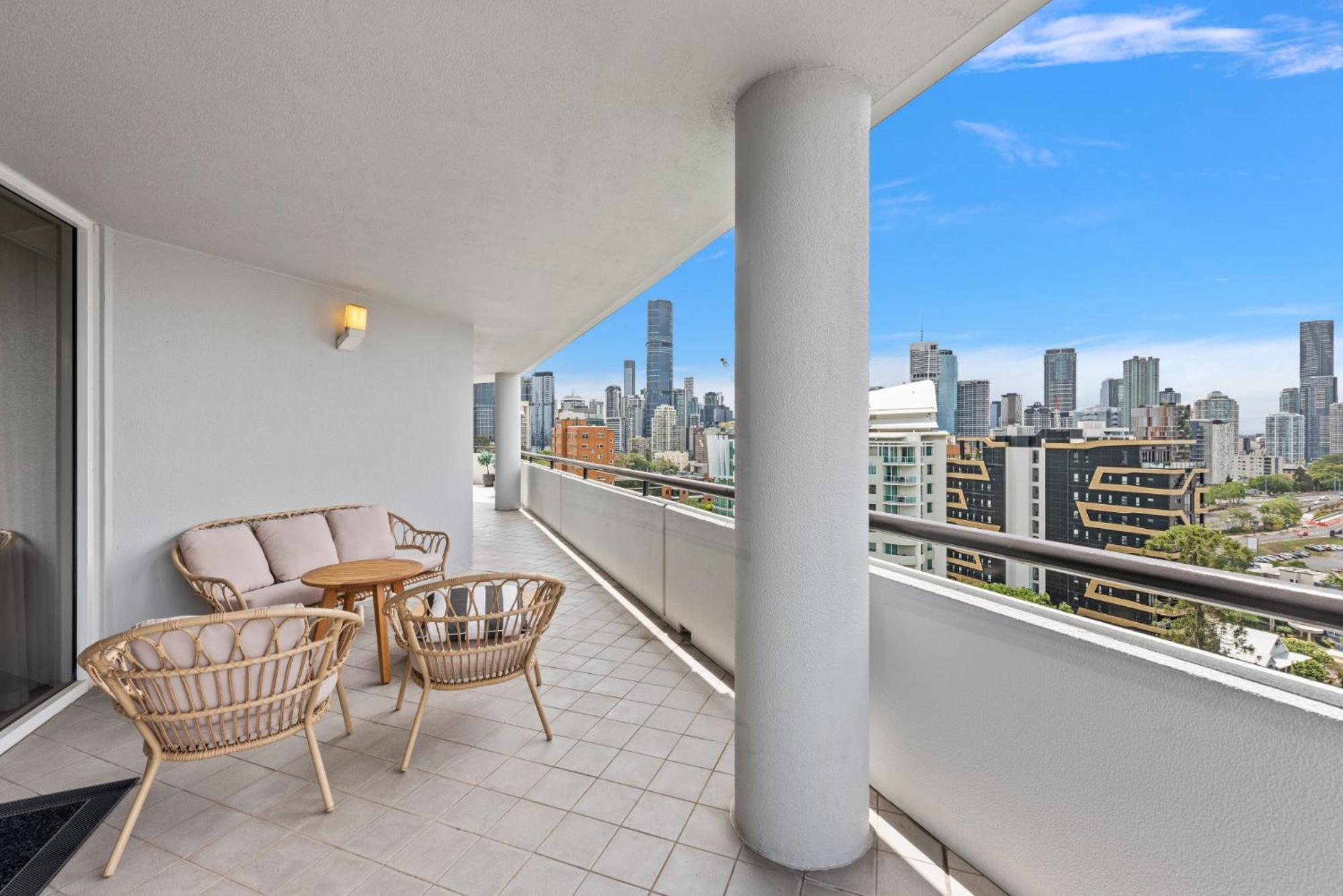 ブリスベンLavish 3-Bed With Wraparound Balcony And Poolアパートメント エクステリア 写真